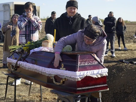 В селе Гроза похоронили 8-летнего Ивана и его родных, погибших от ракетного удара