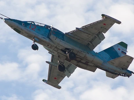 Украинские бойцы уничтожили российский военный самолет Су-25