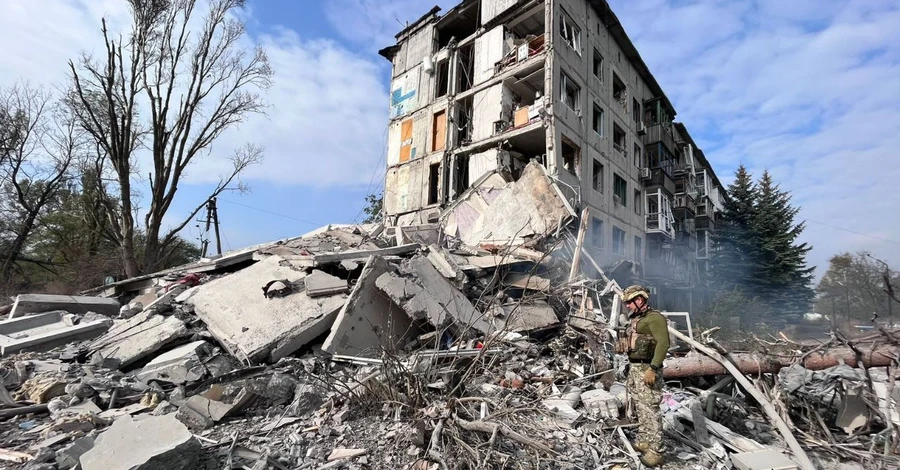 В Авдеевке после авиаудара РФ под руинами пятиэтажки погиб мужчина