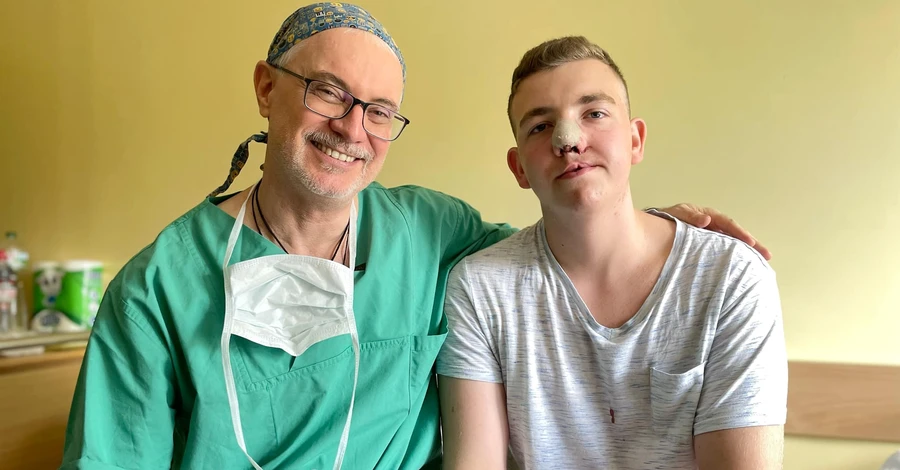 Впервые смог вдохнуть полной грудью: во Львове 16-летнему парню сделали одну из самых сложных операций