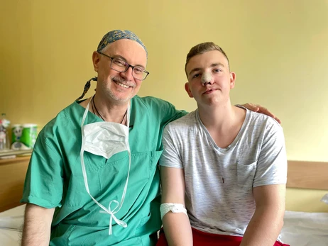 Вперше зміг вдихнути на повні груди: у Львові виконали одну із найважчих операцій 16-річному хлопцю