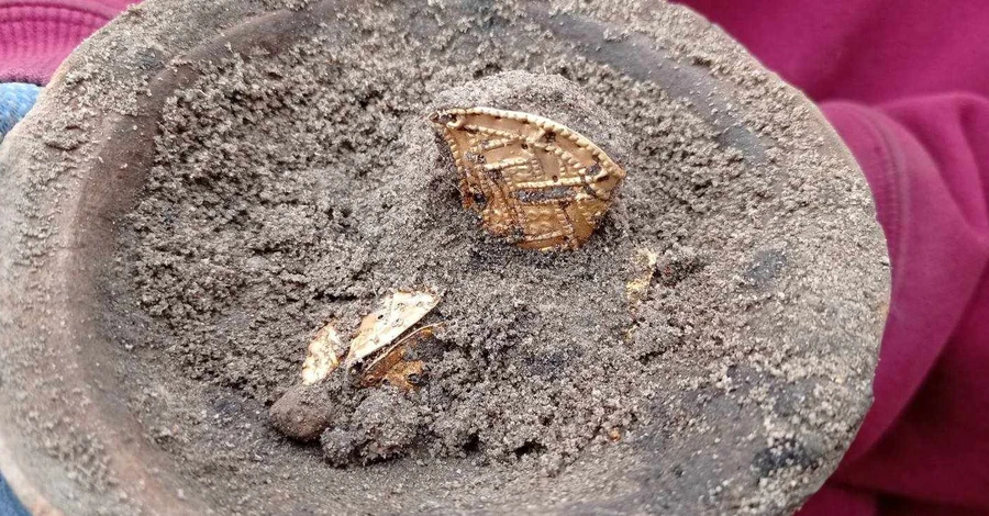 В Киевской области археологи нашли уникальные золотые украшения времен Гетманщины
