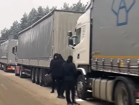 Пограничники предупреждают о возможных проблемах для грузового транспорта на границе с Польшей
