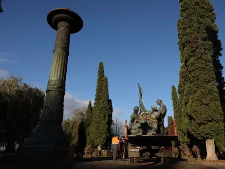 Во Львове демонтировали еще три советских памятника