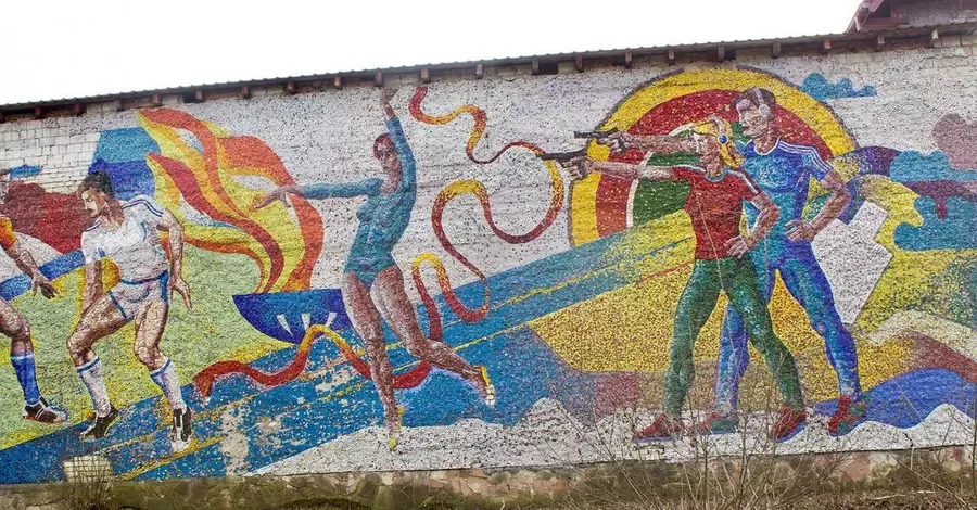 Во Львове поверх советской мозаики на стадионе «СКА» сделали ремонт