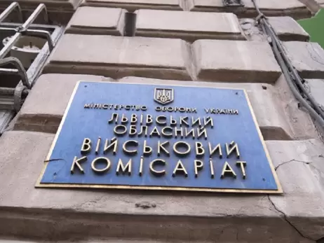 Львовская ОВА разрешила военкомам проверять документы у всех мужчин на улице – ответ адвоката 