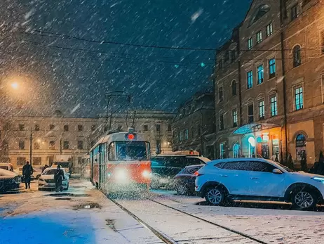 Трасса Киев-Одесса заметена, люди 12 часов находятся в снеговой ловушке