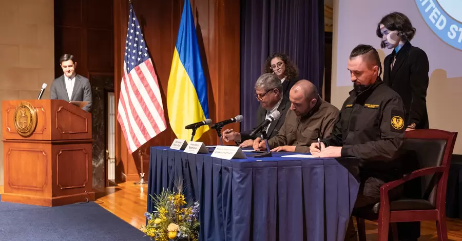 Украина и США подписали меморандум о совместном производстве оружия