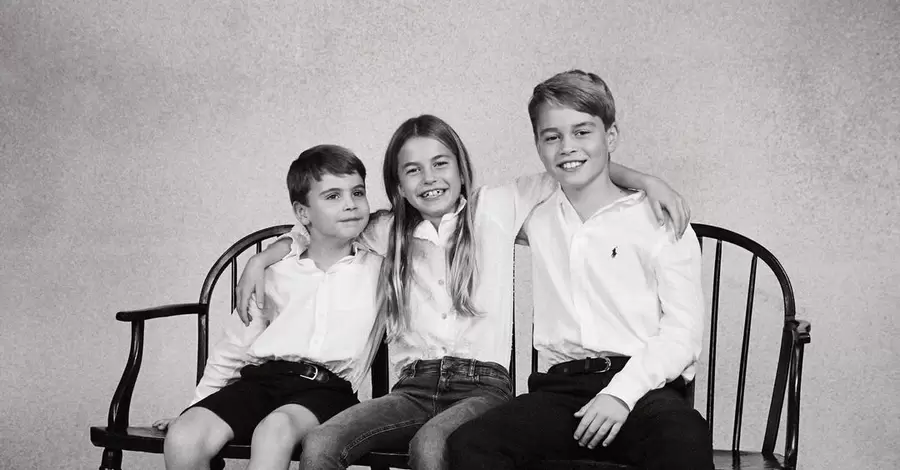 Кейт Миддлтон и принц Уильям поздравили с Рождеством, показав новый портрет троих детей