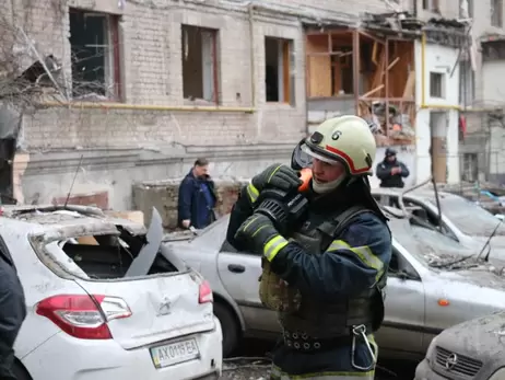 В Киеве и Харькове разбирают завалы, пострадали около 100 человек
