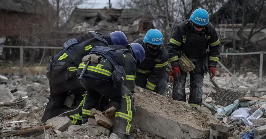 Из-под завалов в селе Ровно Покровского района достали тело второго погибшего 