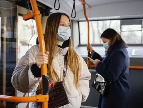 Власти Киева рекомендовали вернуться к ношению масок из-за новой вспышки коронавируса