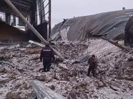 Российская армия разбомбила ангары с зерном в Волчанске