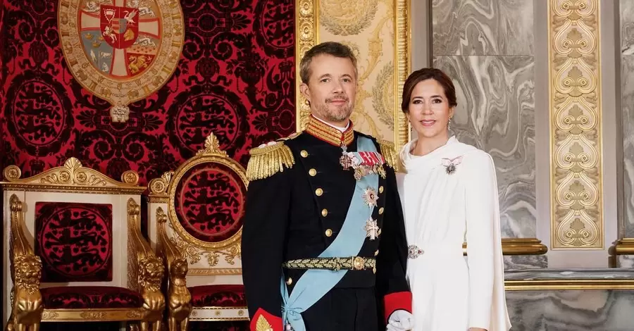 Дворец Кристиансборг показал первый официальный портрет нового короля и королевы Дании
