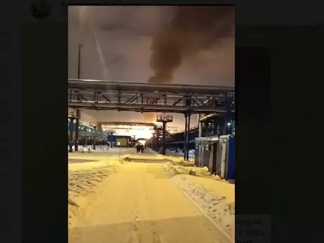 Ночью горел нефтеперерабатывающий завод возле Санкт-Петербурга