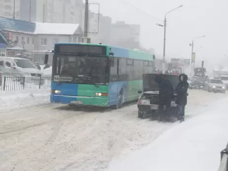Північний циклон несе до України сильний вітер та снігопади: погода на 25 січня