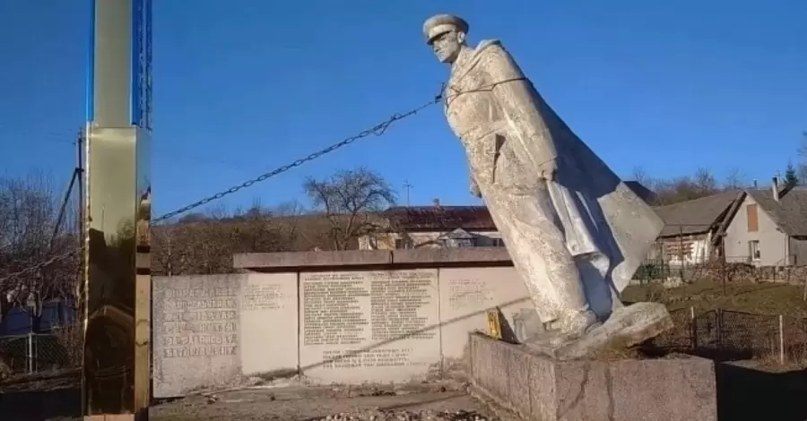 Львовская область стала первой в Украине, избавившейся от советских памятников
