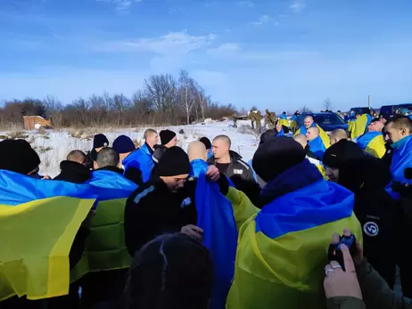 Из российского плена домой вернулись 207 украинцев 