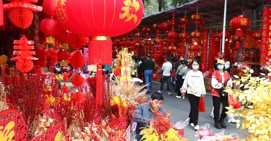 «Пельмени единения», красные фонари и злой Нянь: как китайцы свой Новый год празднуют