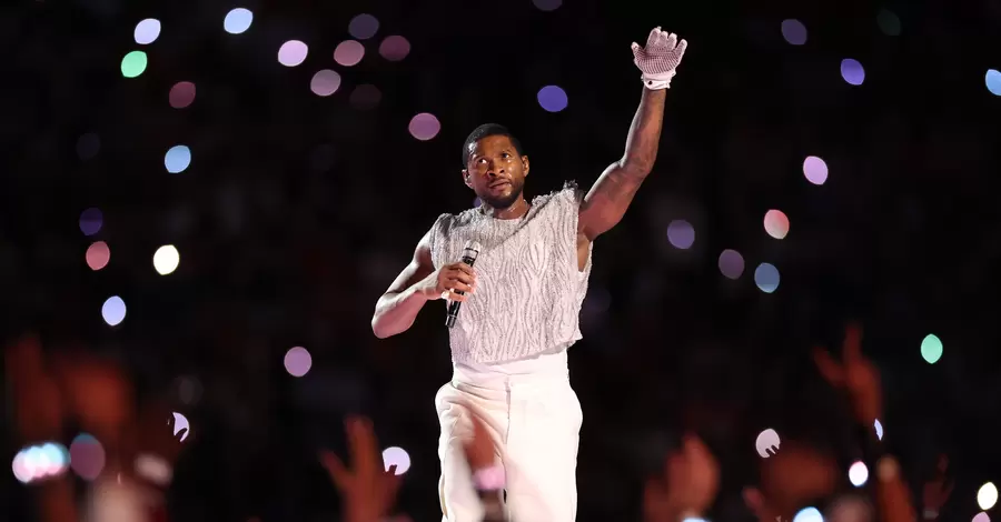 Духовой оркестр, акробаты и ролики: Ашер выступил в качестве хедлайнера в финале Super Bowl