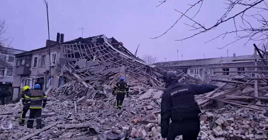Число жертв ракетного удара по двухэтажке на Харьковщине возросло до четырех (обновлено)