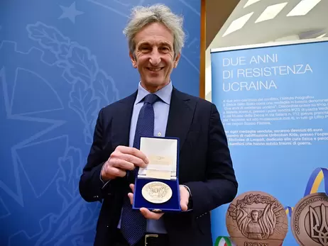Італія випустила пам'ятну медаль «Два роки опору України» 