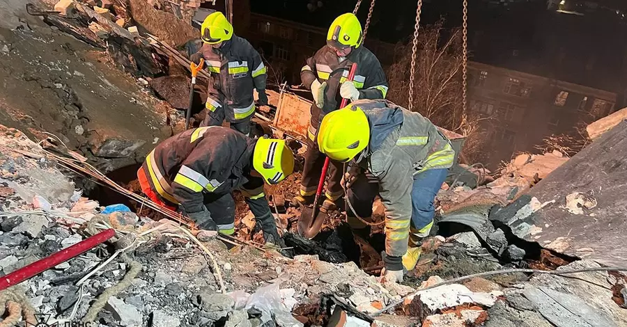 Спасатели в Днепре завершили разбирать завалы: двое погибших, семеро получили ранения