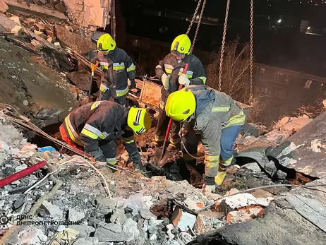 Рятувальники у Дніпрі завершили розбирати завали: двоє загиблих, семеро отримали поранення
