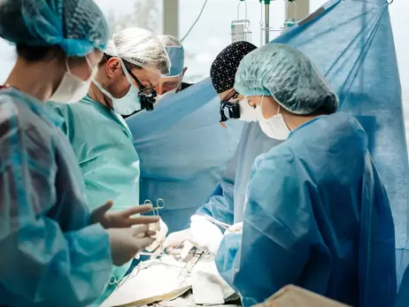 В Україні вперше видалили злоякісну пухлину серця, витягнувши його з грудної клітки 