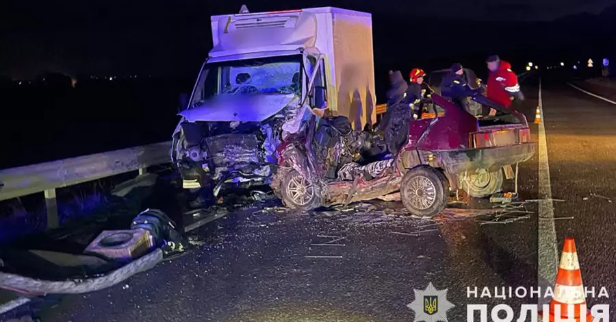 Во Львовской области пьяный водитель въехал в автомобиль с надписью «На щите», погибли три человека