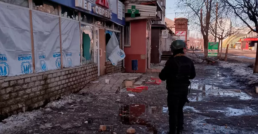 Войска РФ массированно ударили по Волчанску, прогремело минимум 30 взрывов 