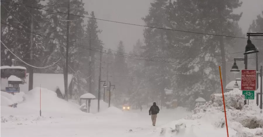 Из-за снегопада в США десятки тысяч человек остались без света