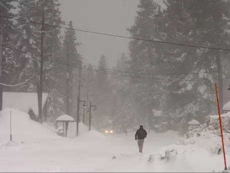 Из-за снегопада в США десятки тысяч человек остались без света