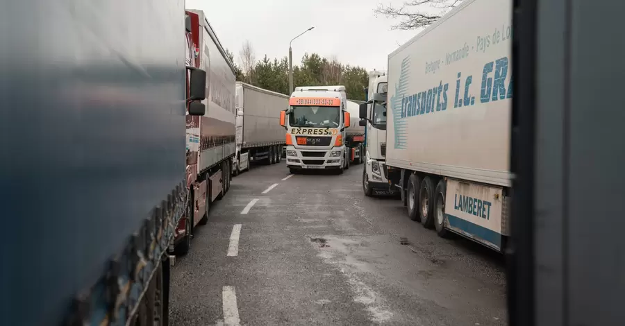 На українсько-польському кордоні не було випадків блокування військових вантажів чи гумдопомоги, - Шмигаль 