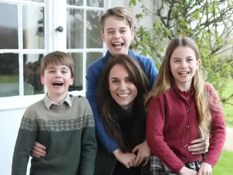 Кейт Міддлтон вибачилася за фотошоп сімейного фото