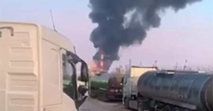 РФ заявила об атаке 40 БПЛА в 6 областях, в Рязани горит нефтезавод