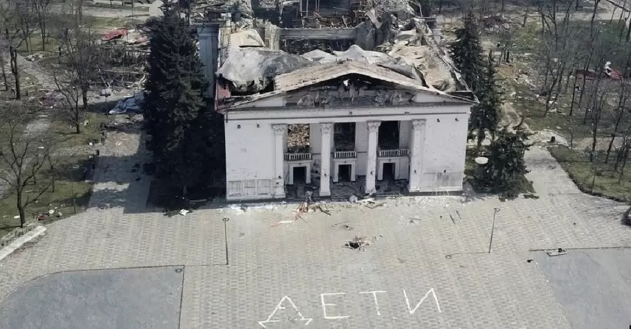 Зеленский во вторую годовщину удара по драмтеатру Мариуполя обнародовал архивное видео
