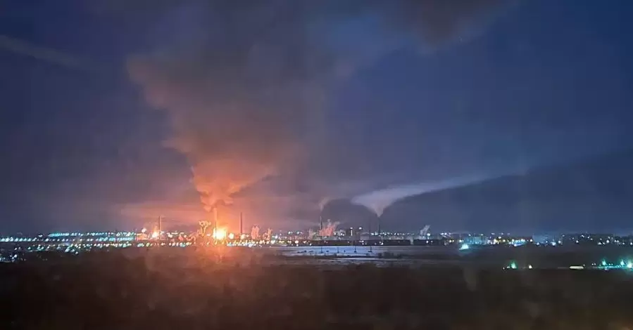 В России горит НПЗ в Самарской области
