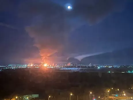 В России горит НПЗ в Самарской области