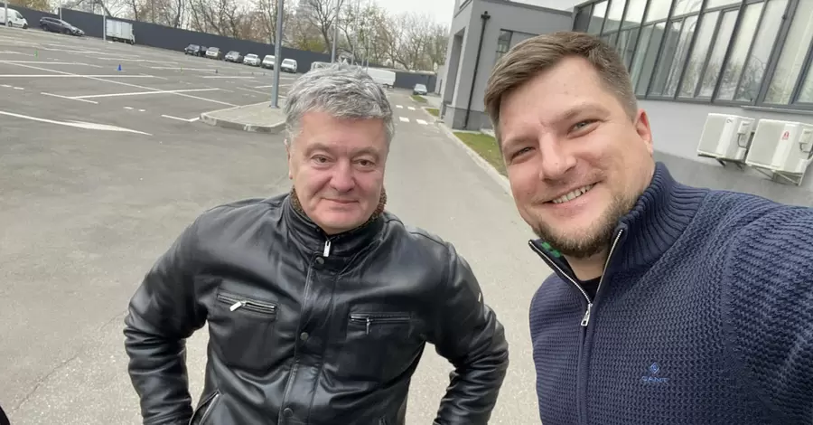 Порошенко продемонстрировал в TikTok, как катается на мотоцикле, и рассказал, что украинцы «многое о нем не знают»