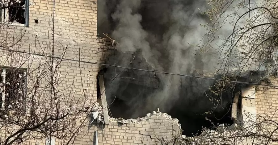 Россияне ударили по многоэтажке в Селидово и жилому сектору в Часовом Яру - есть жертвы