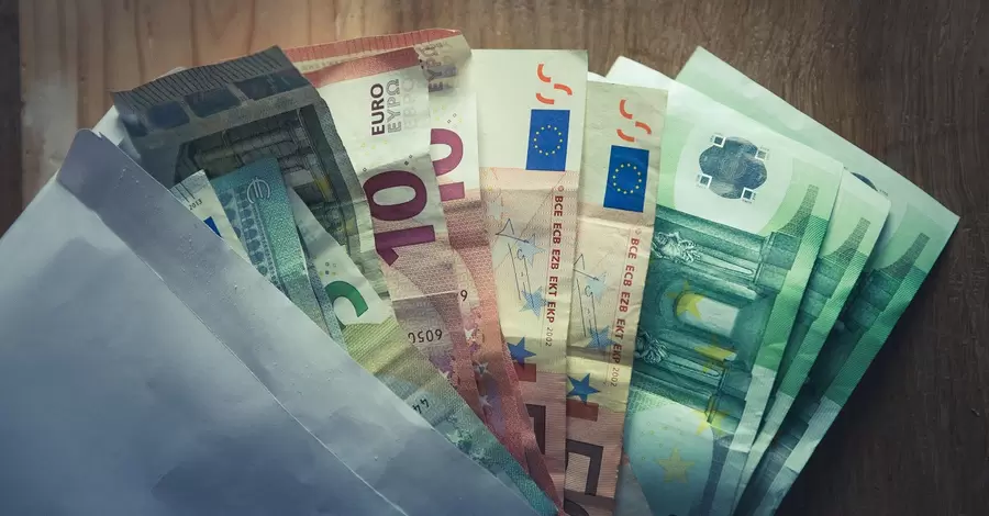 Хто скуповує євро? Що піднімає попит і яким буде курс до літа