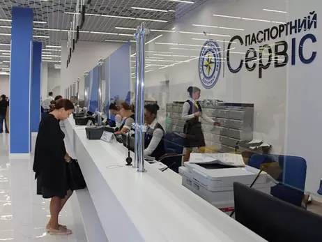 Украинцы за границей оформили почти миллион паспортов