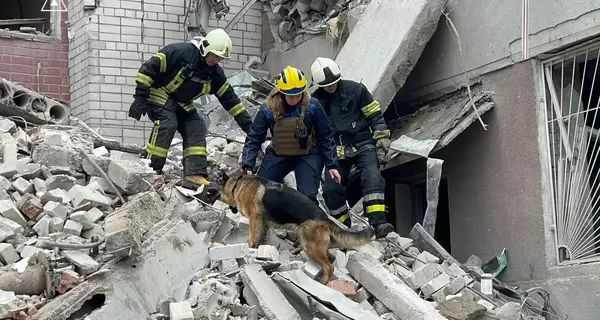 В Чернигове завершили спасательные работы, жертвами российского удара стали 18 человек