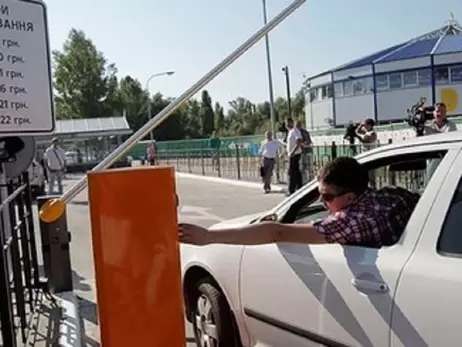 У Києві повернули платне паркування 