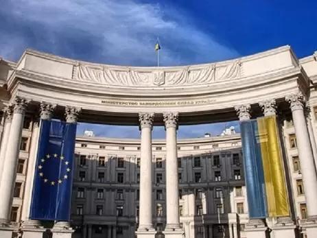 Украинцев встревожило письмо МИД о прекращении консульских услуг за границей для мужчин