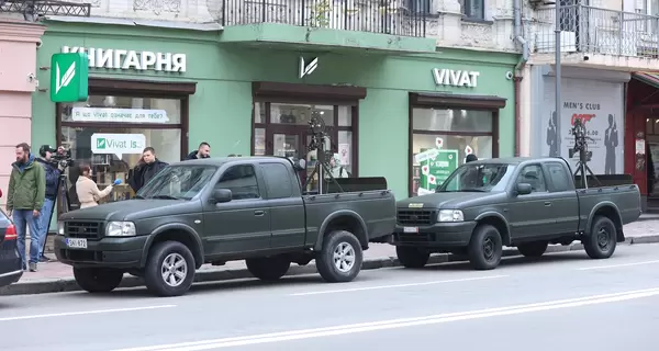 Украинцы сдали в макулатуру больше 110 тонн русскоязычных книг и купили автомобили для ВСУ