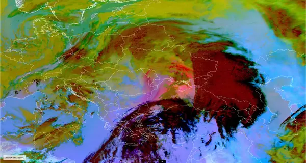 Из-за пыли из Сахары в Украине выпал коричневый дождь