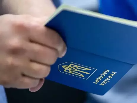 Польща готова депортувати чоловіків призовного віку із простроченими паспортами 