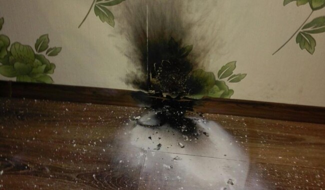 Фейерверк пробил стекло и залетел в квартиру. Фото: facebook.com/TypicalMarganets 